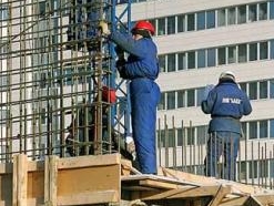 Объемы строительства жилья в России упали на 21 процент