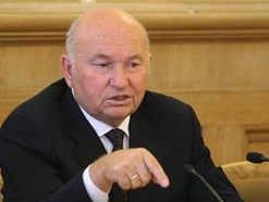 Лужков призвал запретить застройщикам создавать ТСЖ