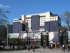 Глава Бинбанка купит долю в гостинице Москва