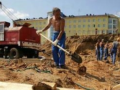 Лукашенко решил ударить рублем по строителям-летунам